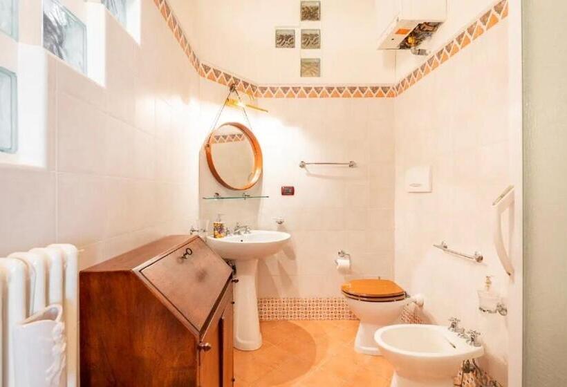 بنسيون Camera Corte