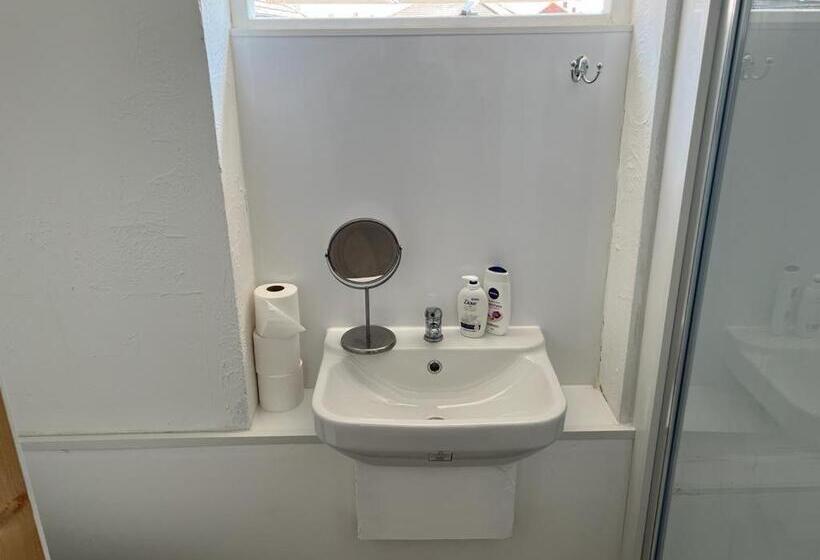 פנסיון Kingston Studio Flat