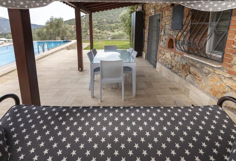 Splendid Villa Surrounded By Nature Near Milas Bodrum Airport