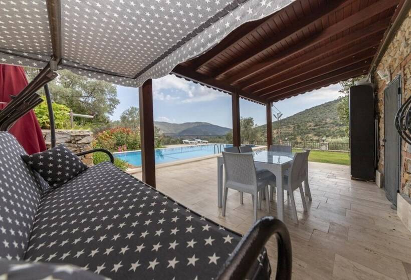 Splendid Villa Surrounded By Nature Near Milas Bodrum Airport