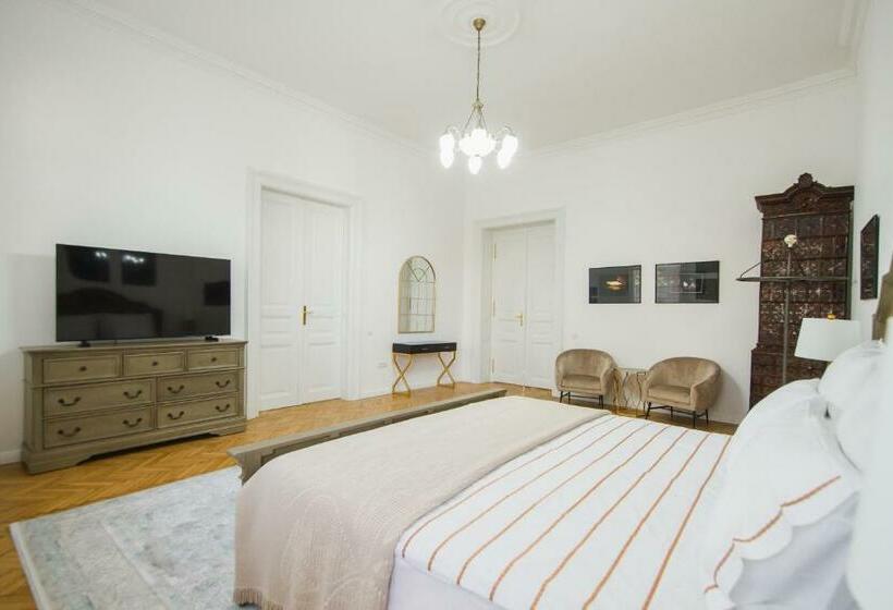 Unique Experience At Rimanóczy Palace Oradea