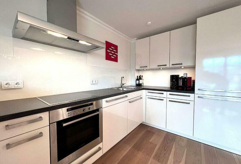 Wellenreiter Am Meer