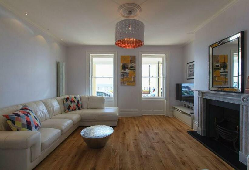 Wellington View: Ground Floor Apartment With Sea Views And Garden