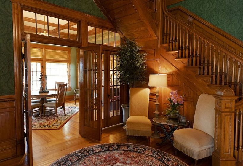 فندق صغير Captain Henderson House