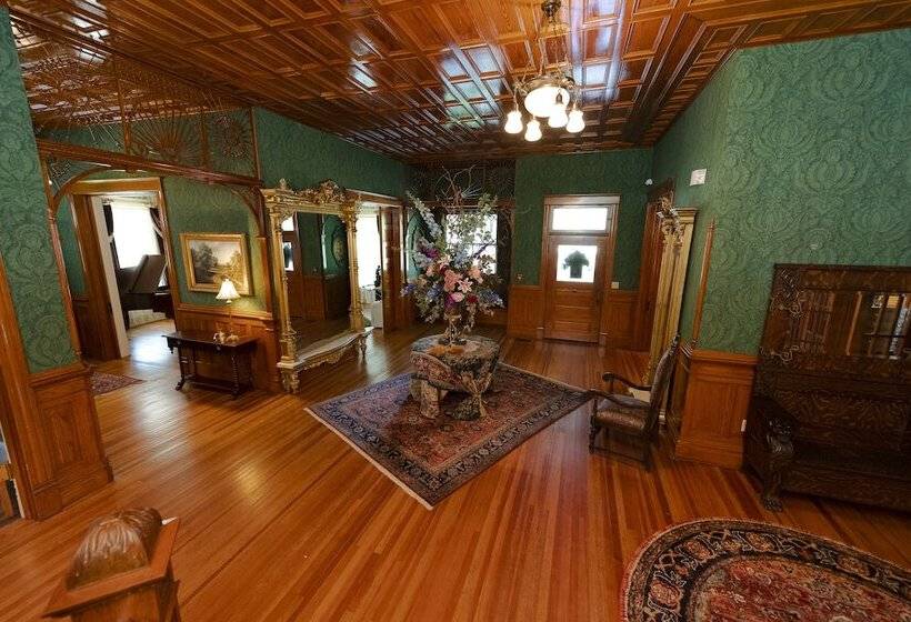 فندق صغير Captain Henderson House