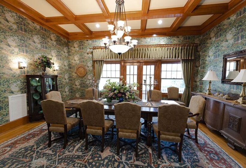 فندق صغير Captain Henderson House