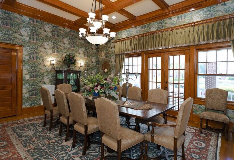 فندق صغير Captain Henderson House