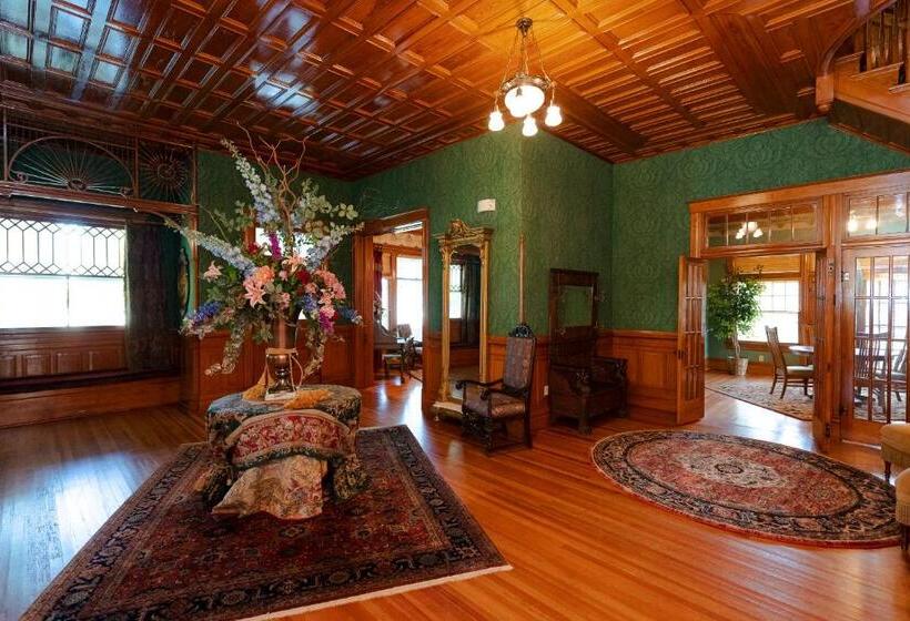 فندق صغير Captain Henderson House