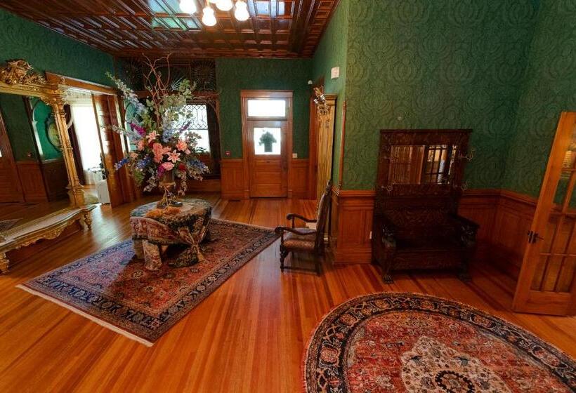 فندق صغير Captain Henderson House