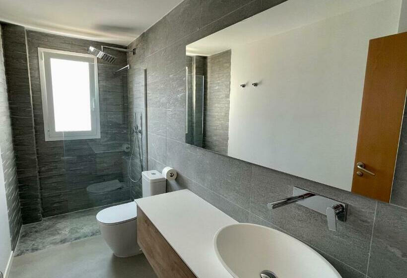 Beautiful Penthouse With Pool And Wonderful Beach View