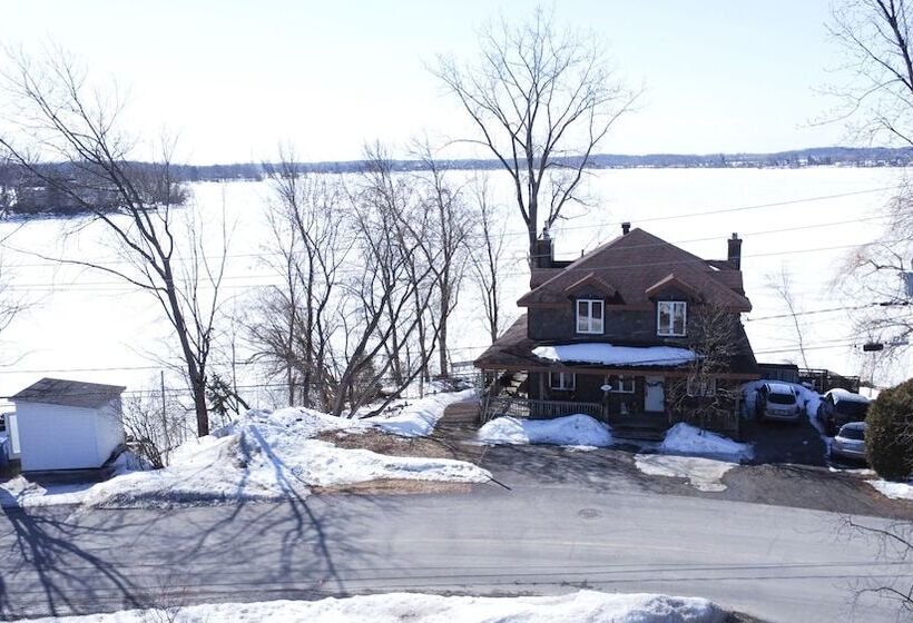 Chalet Chaleureux Sur Le Bord De Leau Naviguable