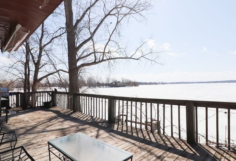 Chalet Chaleureux Sur Le Bord De Leau Naviguable