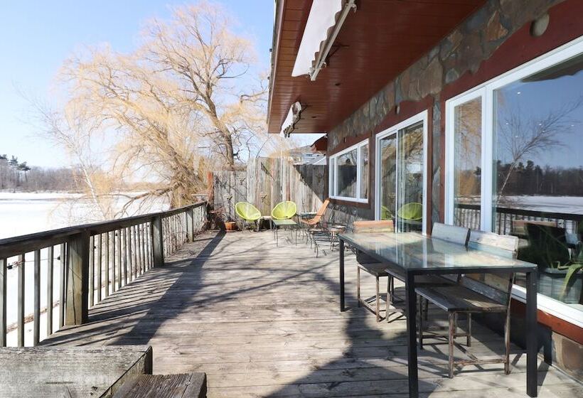 Chalet Chaleureux Sur Le Bord De Leau Naviguable