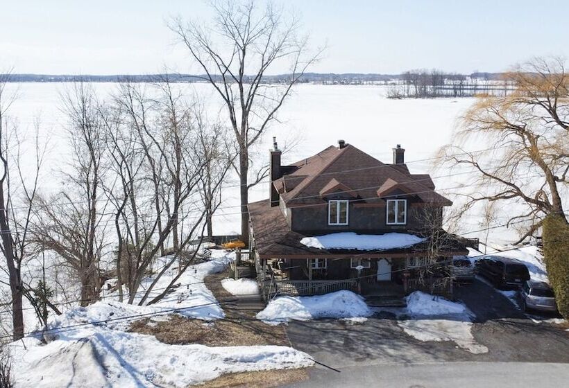 Chalet Chaleureux Sur Le Bord De Leau Naviguable