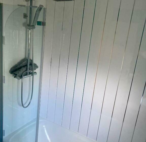 Chalet 319, Hemsby   Two Bed Chalet, Sleeps 5, Pet Friendly, Bed Linen And Towels Included