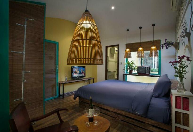Cosy Room With Bath Tub In Hanoi Downtown