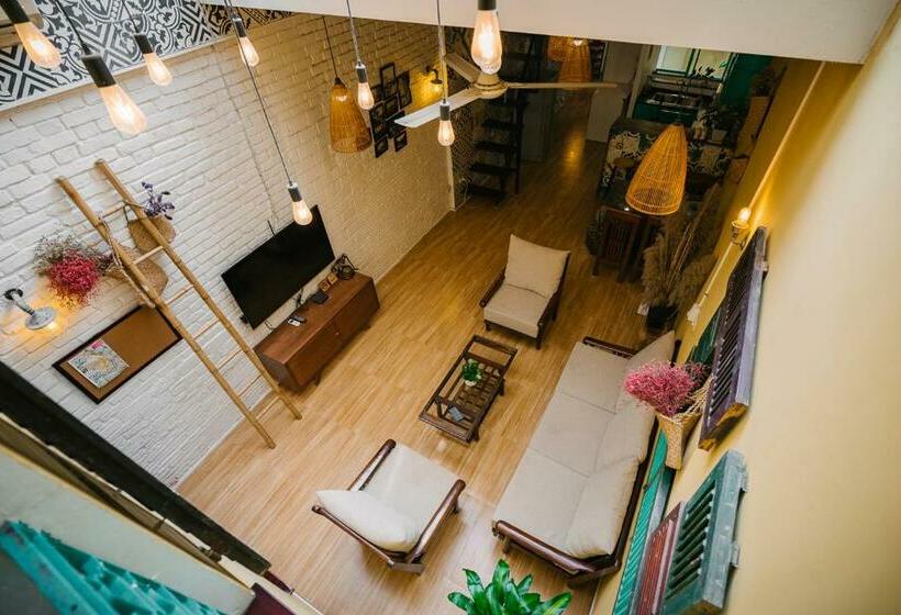 Cosy Room With Bath Tub In Hanoi Downtown