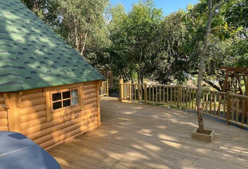 Craigshannoch Luxury 1 Bed Woodland Lodge Hot Tub