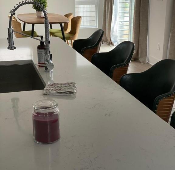 Entire Home Close To Boa Stadium & City