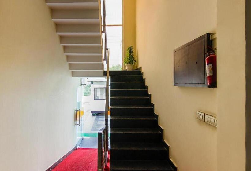 Fabhotel Gazelle Inn