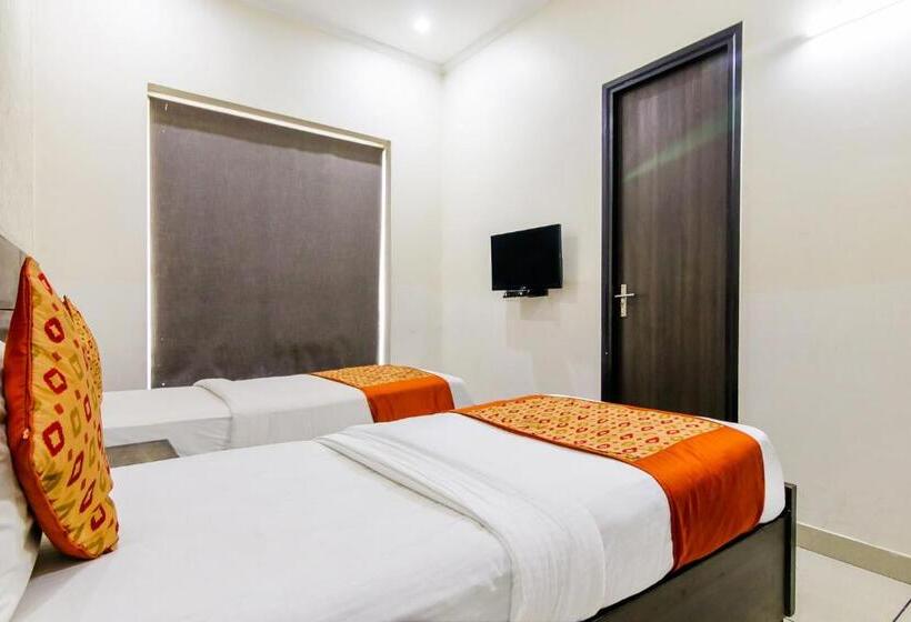 Fabhotel Gazelle Inn