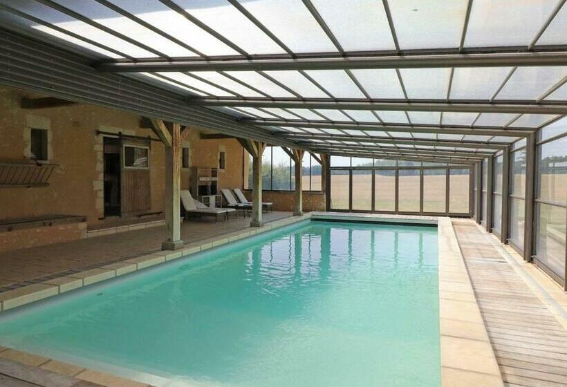 Maison De Charme Avec Piscine Intérieure, Grand Jardin, Et Paysages Magnifiques En Pleine Campagne