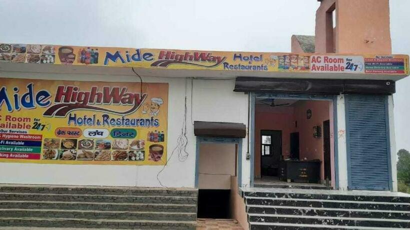 Отель Oyo 92798 Mide Highway & Restaurant