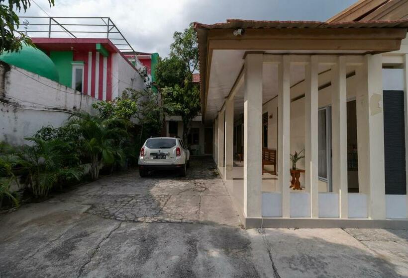 호텔 Reddoorz Near Rs Awal Bros Sudirman Pekanbaru