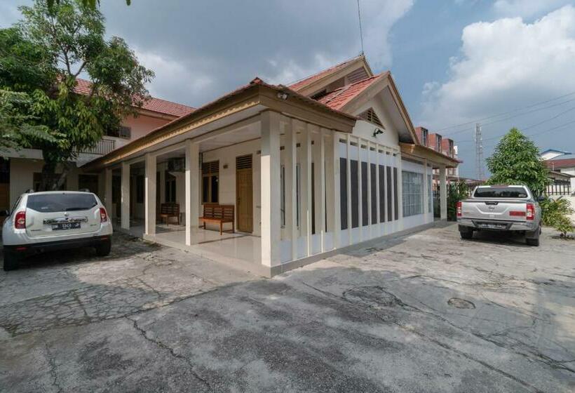 호텔 Reddoorz Near Rs Awal Bros Sudirman Pekanbaru