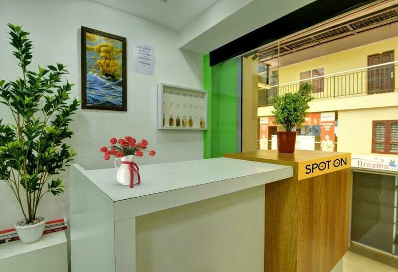 هتل Spot On Ar Plaza Rooms