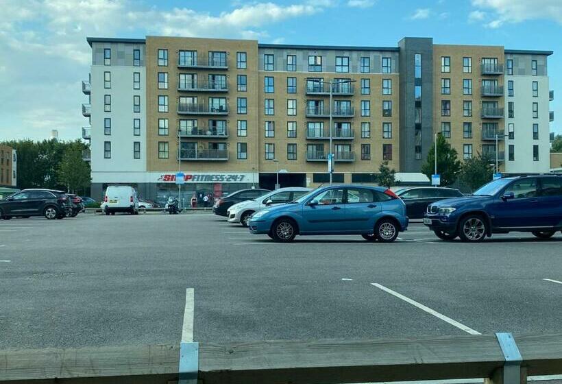 Luxury Modern 2 Bed Room Apartment