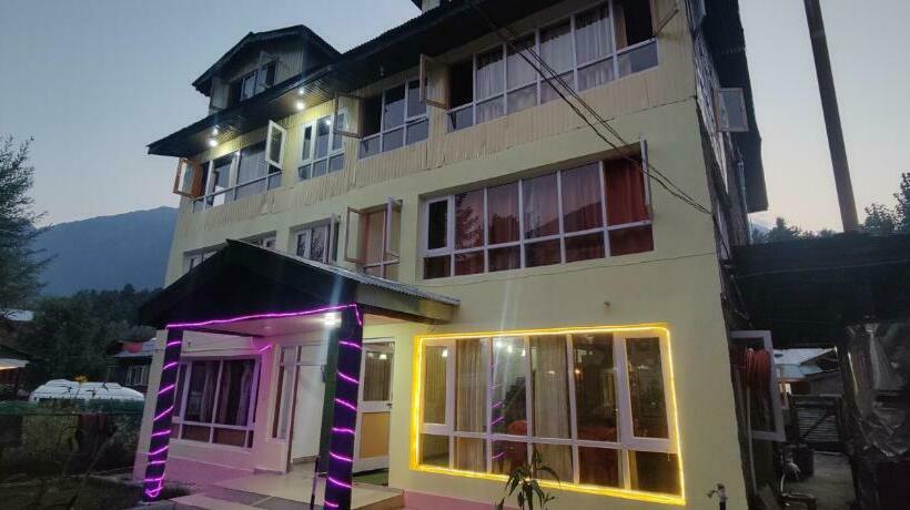 펜션 New Snow View Resort Pahalgam