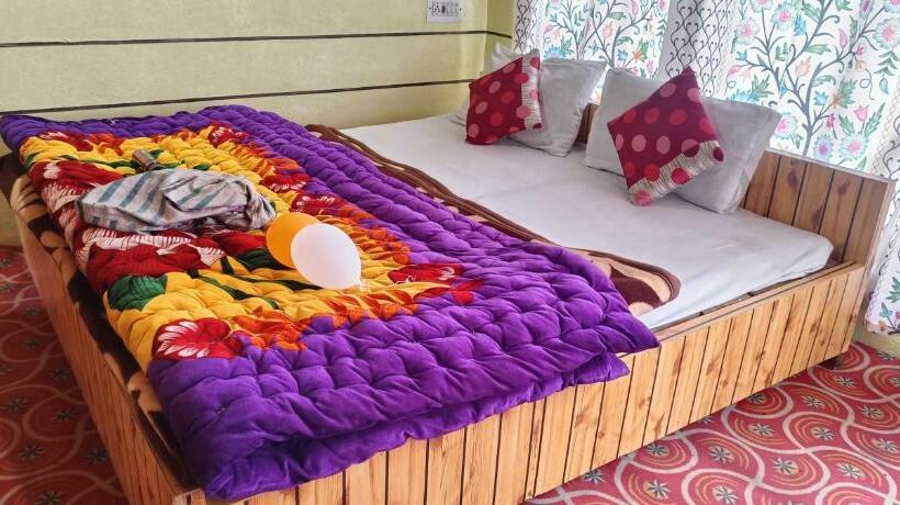 פנסיון New Snow View Resort Pahalgam