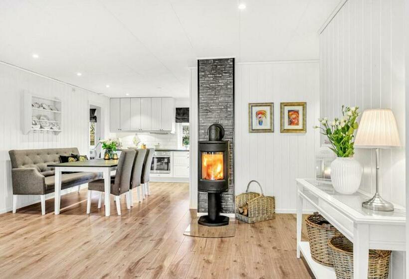 펜션 Private Room In Shared Apartment