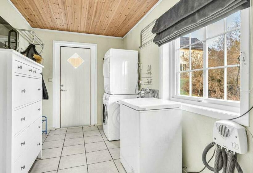 펜션 Private Room In Shared Apartment