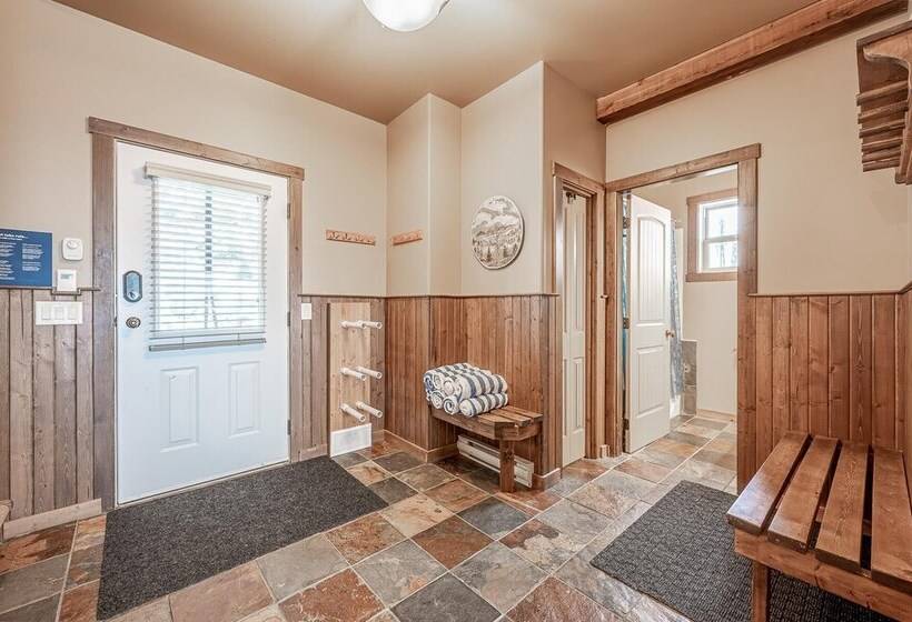 Trapper S Lodge   4 Bd Wgreat View, Private Hot Tub