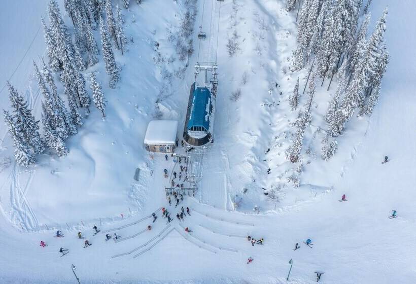 Trapper S Lodge   4 Bd Wgreat View, Private Hot Tub