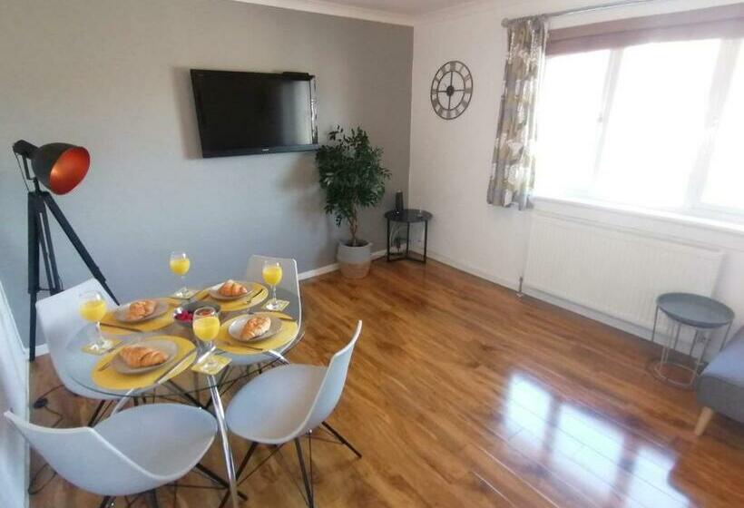 1 Bed Apartment Central Hamilton Free Wifi With Great Transport Links To Glasgow