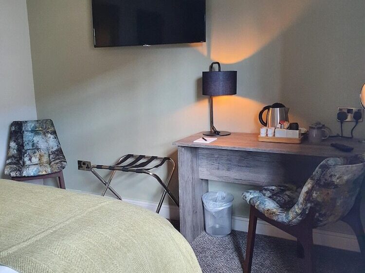 فندق صغير The Coach And Horses