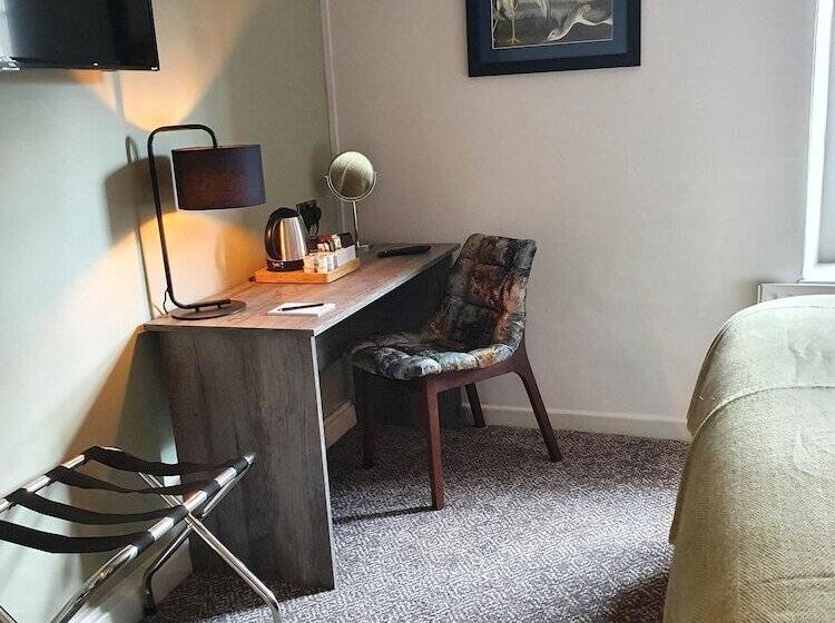 فندق صغير The Coach And Horses