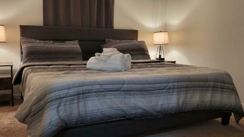 Beautiful Family Home Near Airport, I 10, Shopping