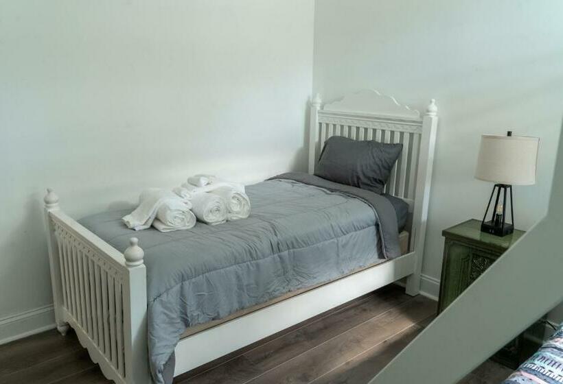 Beautiful Family Home Near Airport, I 10, Shopping