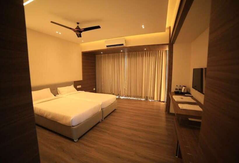 Отель Bekal International