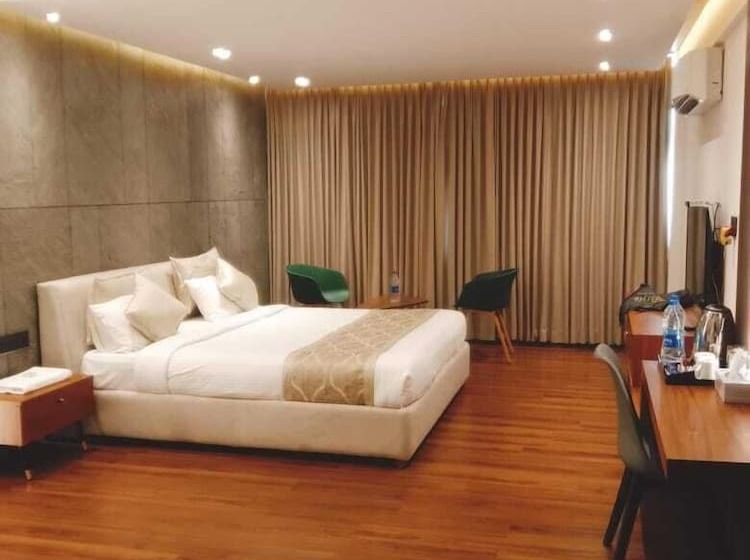 Отель Bekal International