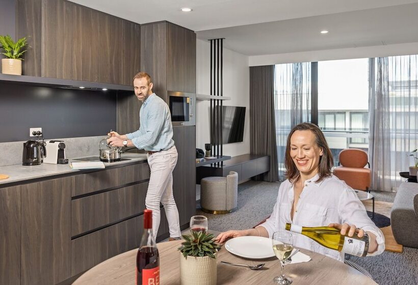 בית מלון כפרי The Sebel Canberra Campbell