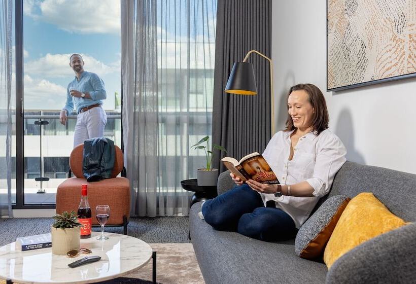 בית מלון כפרי The Sebel Canberra Campbell