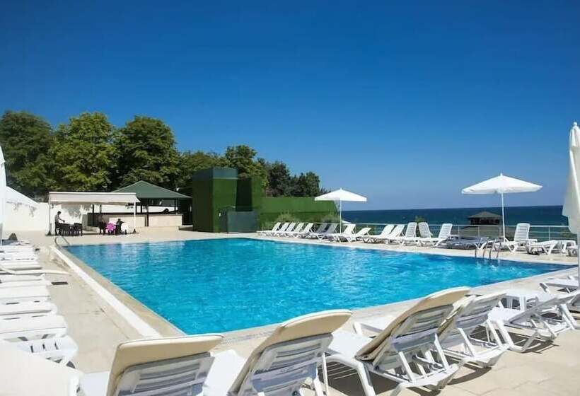 هتل Westport Istanbul Resort & Spa
