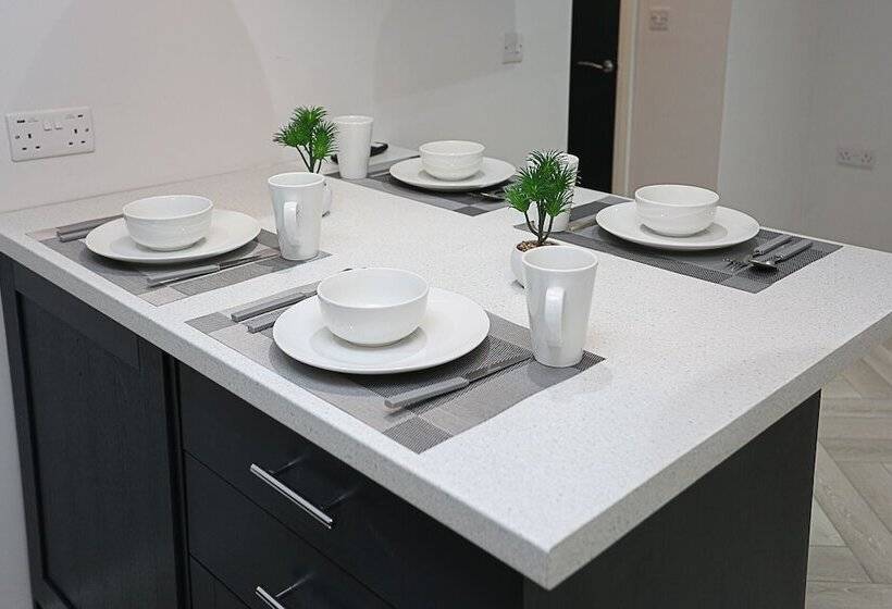 No1 Luxury Service Apartments