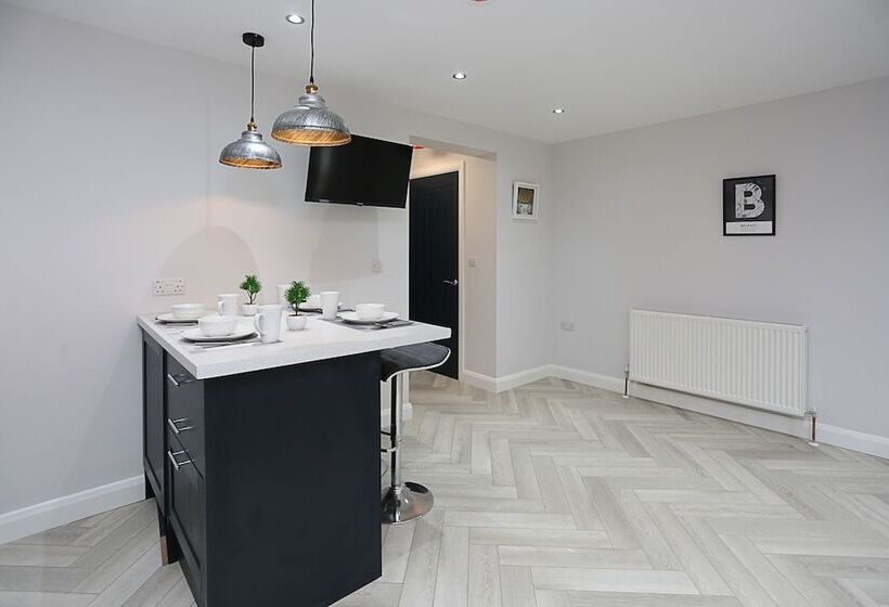 No1 Luxury Service Apartments