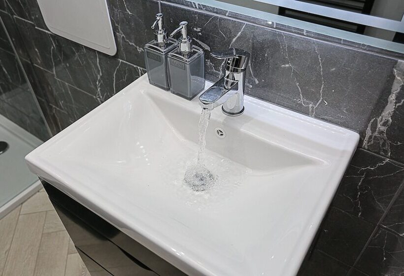 No1 Luxury Service Apartments